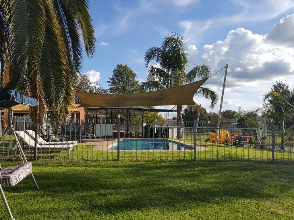 Walkabout Motel Rutherglen Exterior photo